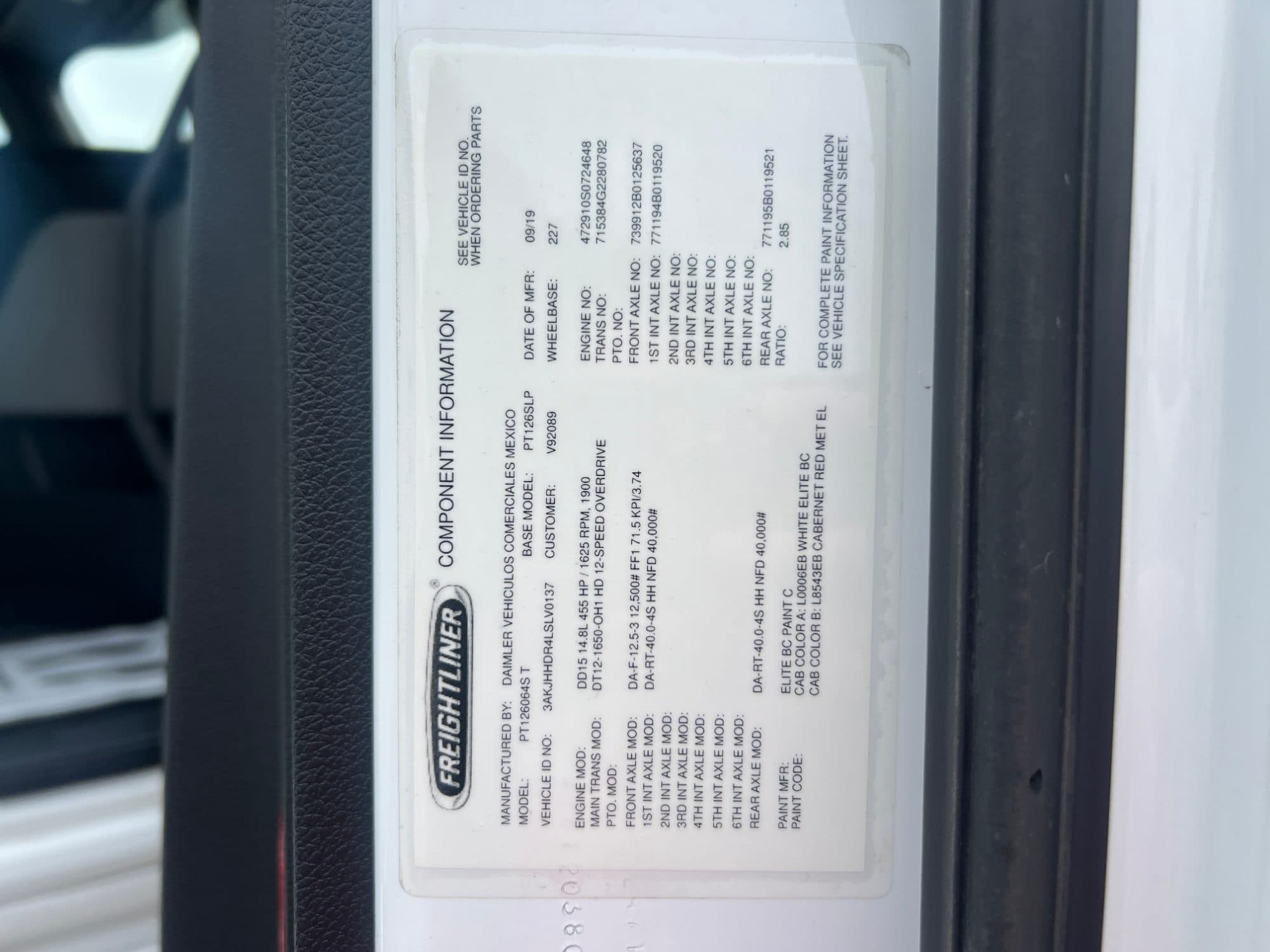 2020 Freightliner Cascadia 126