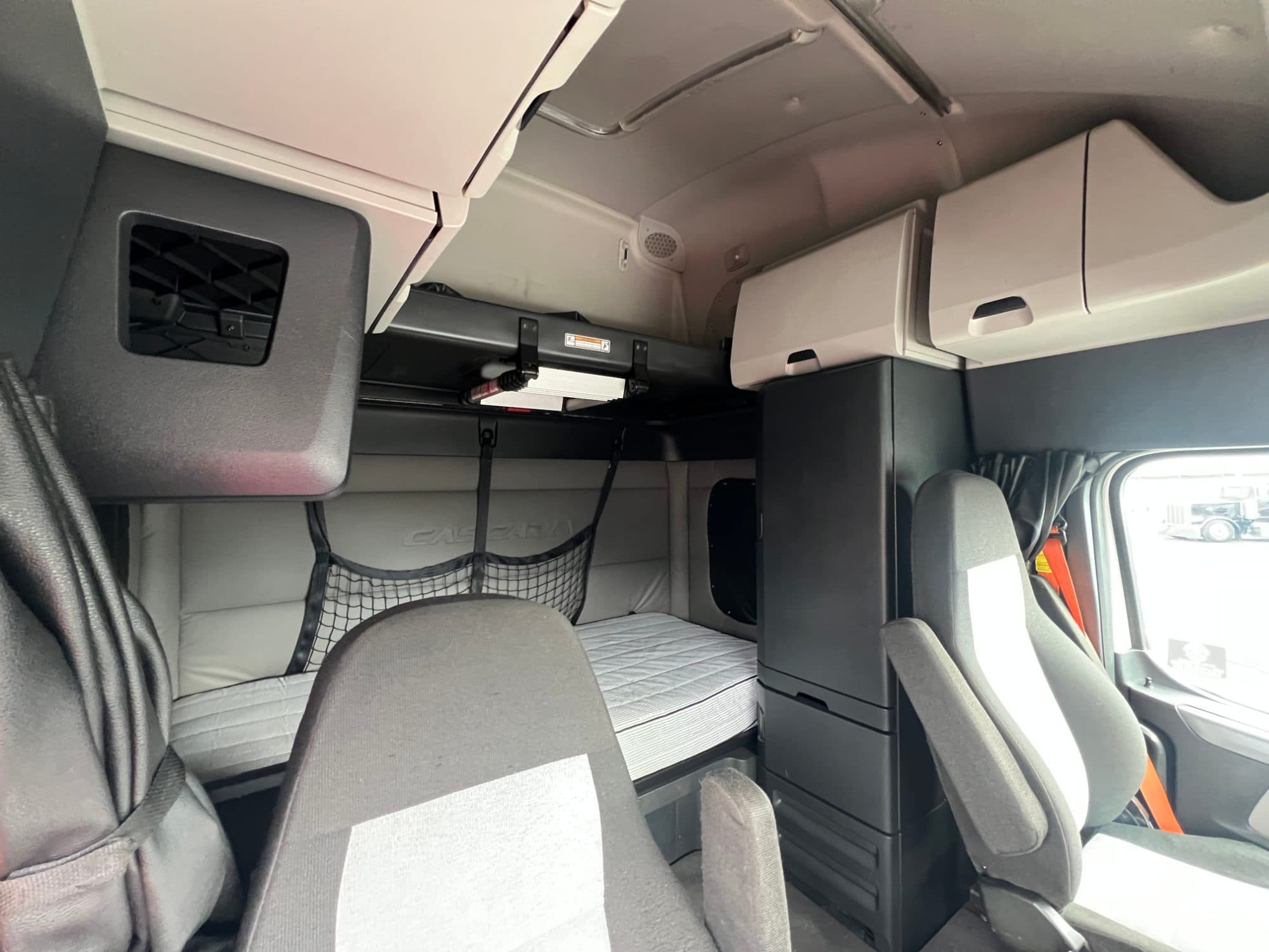 2020 Freightliner Cascadia 126