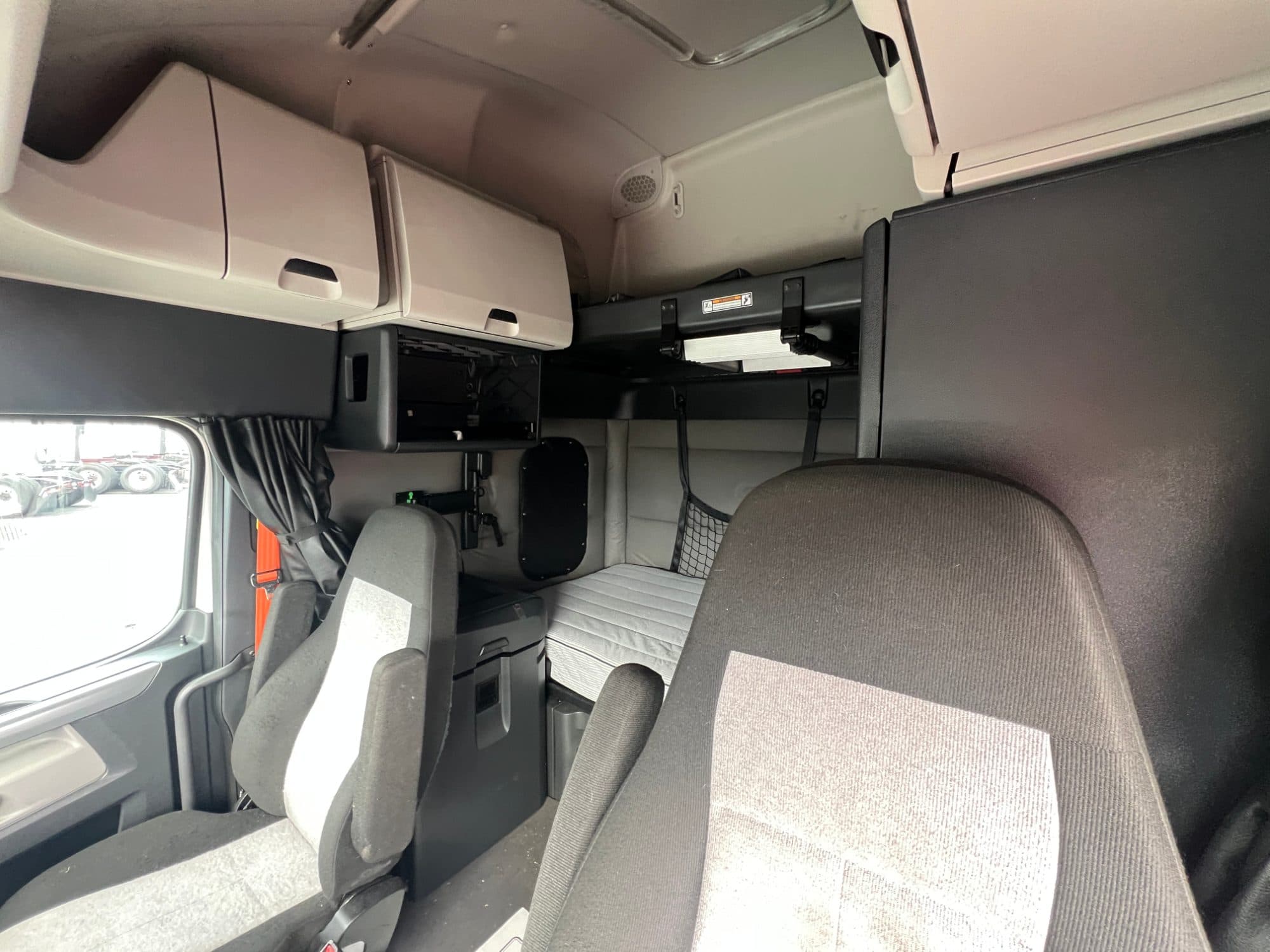 2020 Freightliner Cascadia 126