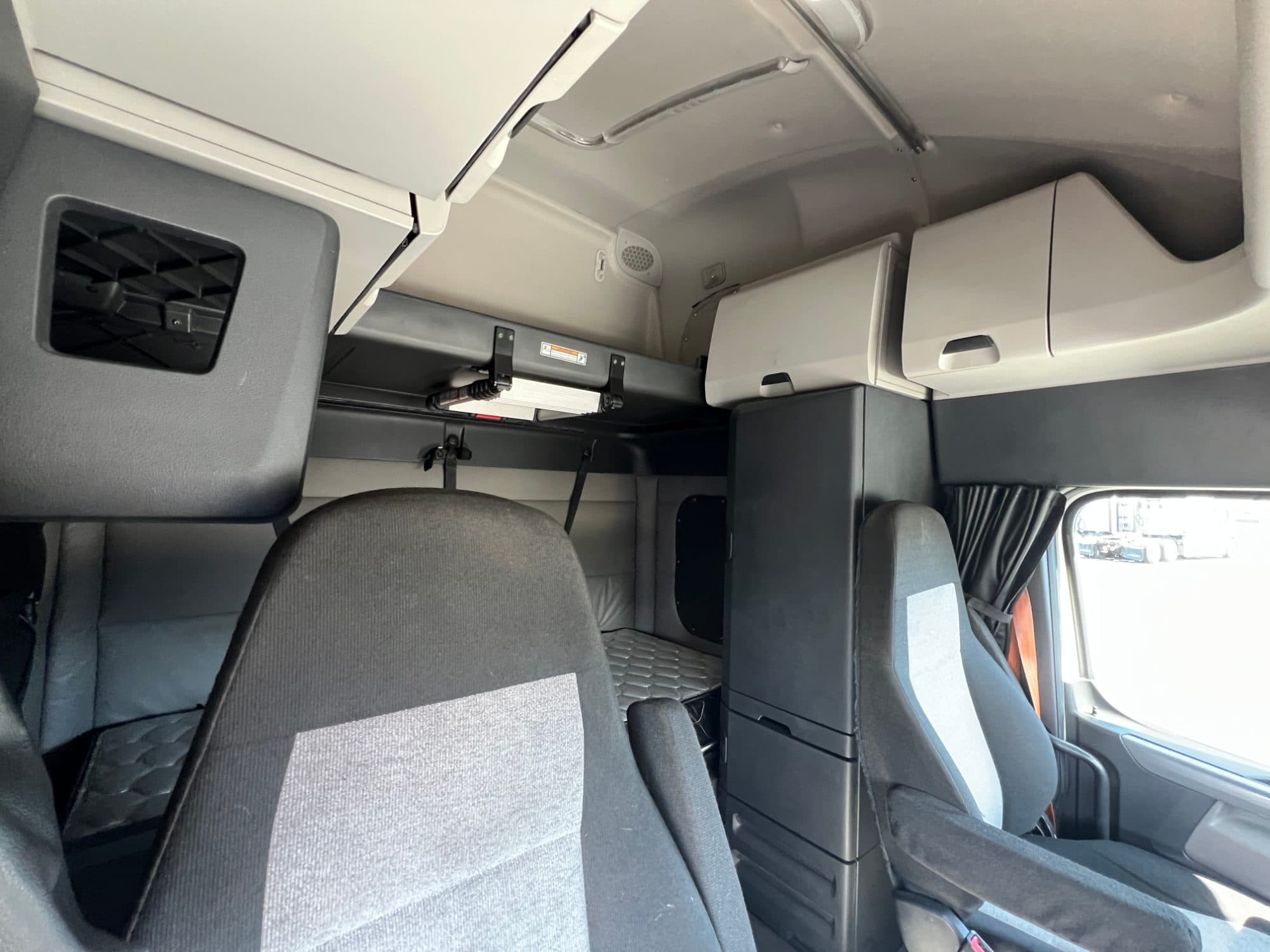 2020 Freightliner Cascadia 126