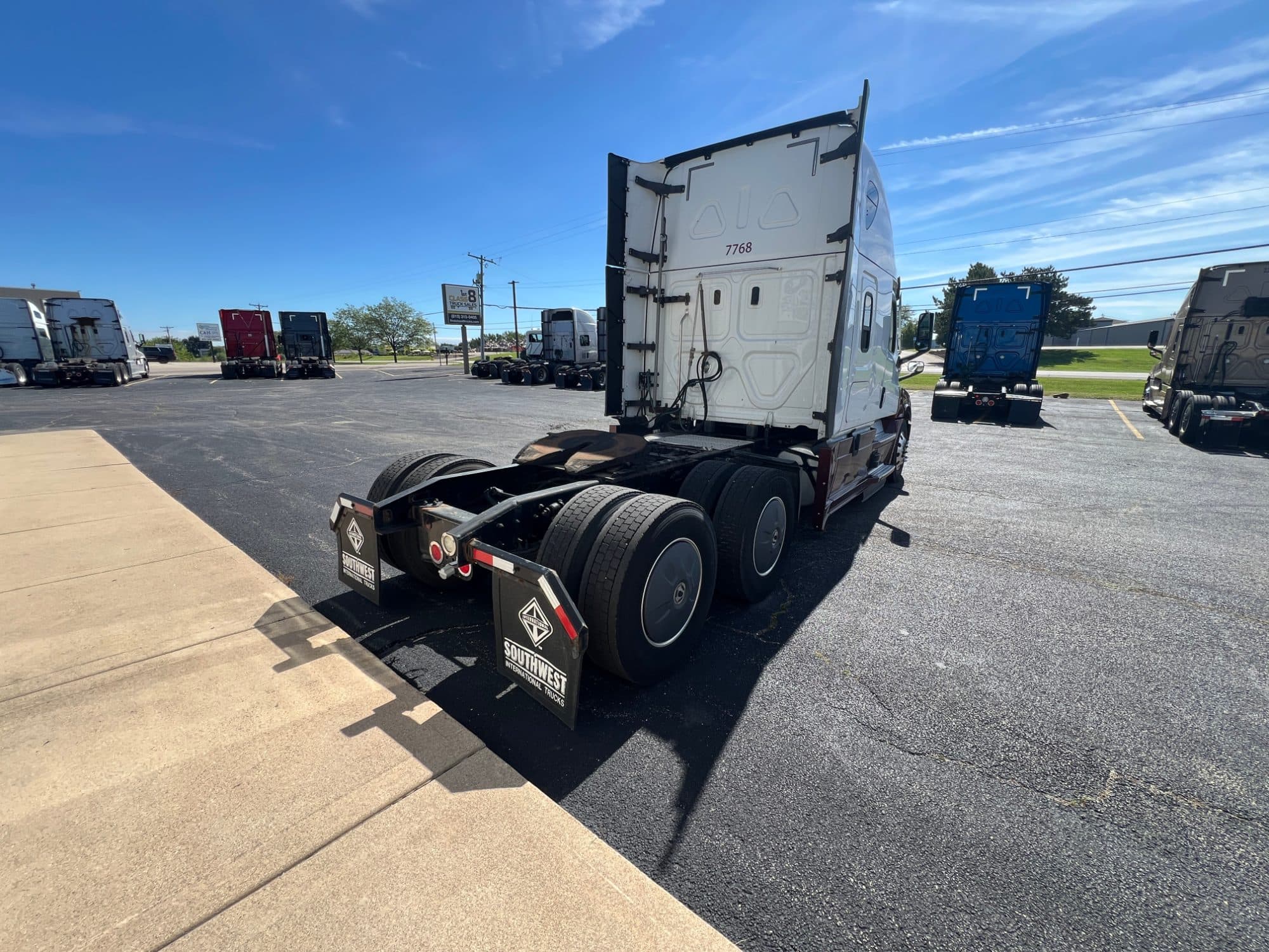 2020 Freightliner Cascadia 126