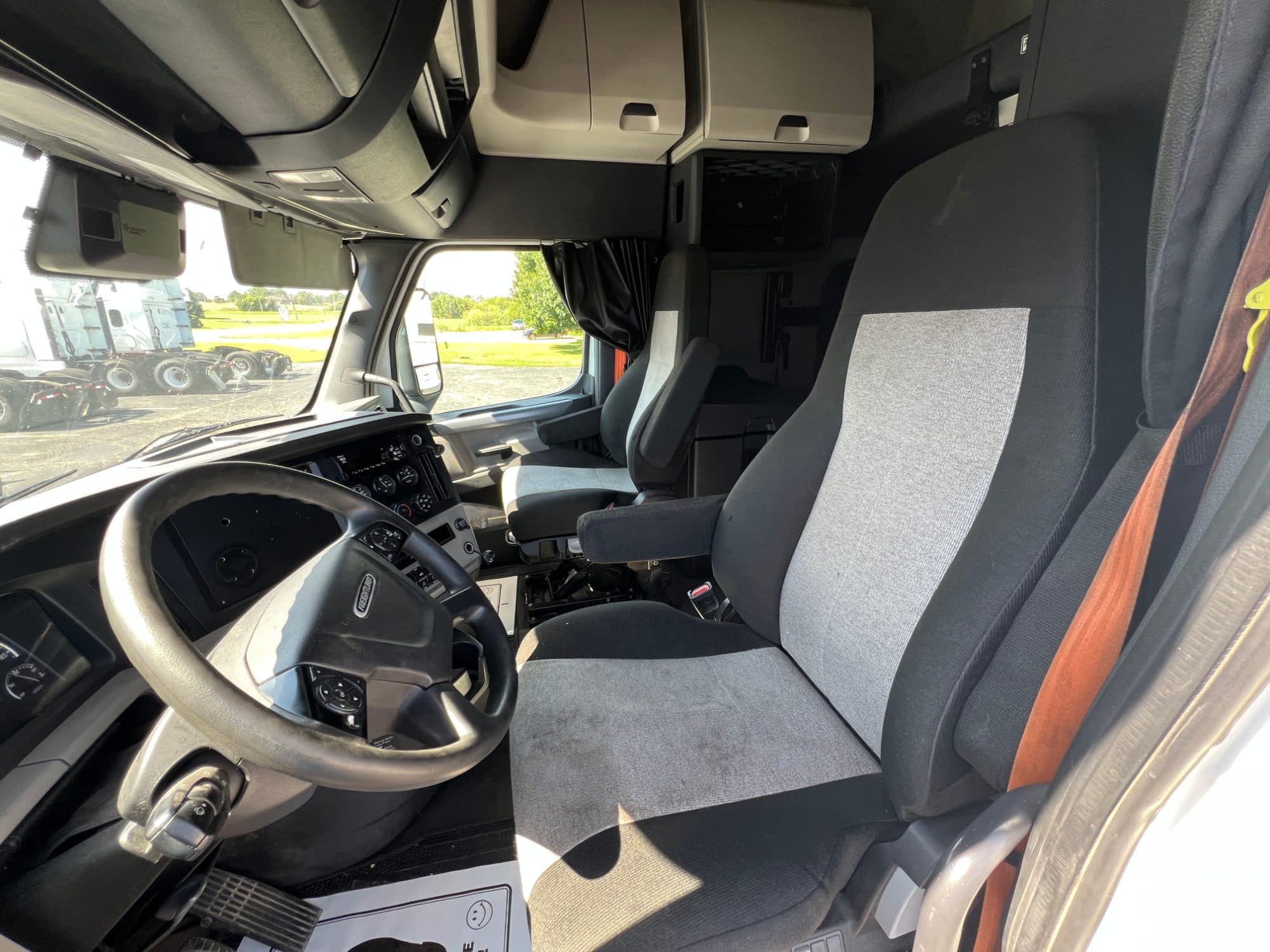2020 Freightliner Cascadia 126