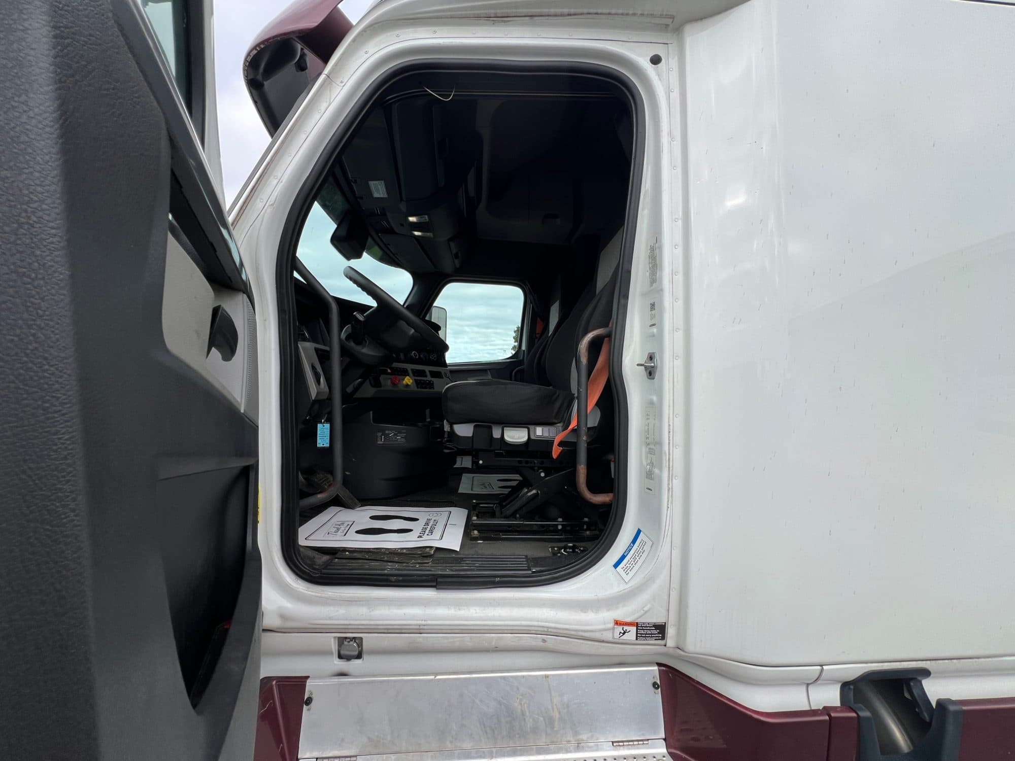 2020 Freightliner Cascadia 126