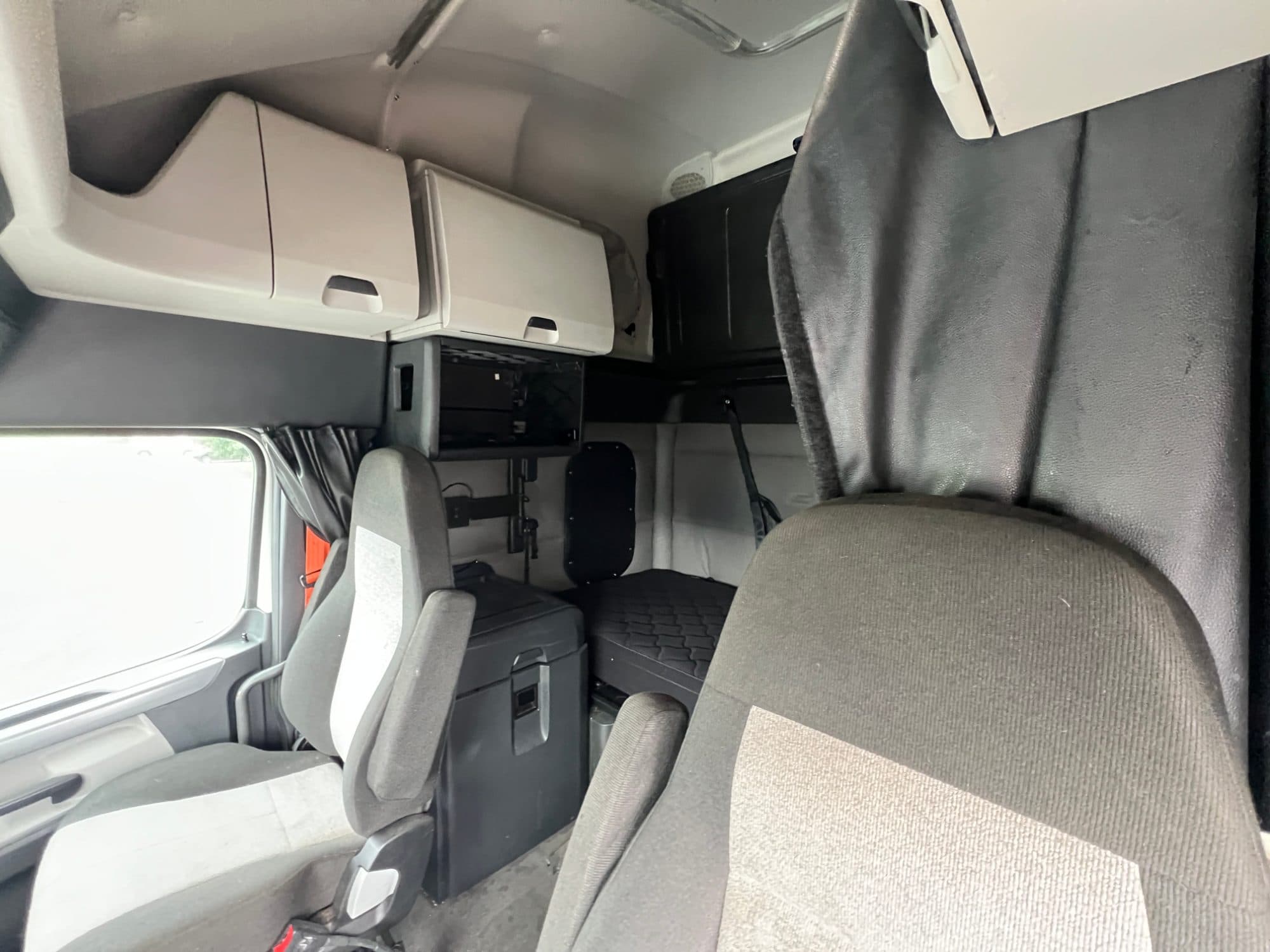 2020 Freightliner Cascadia 126