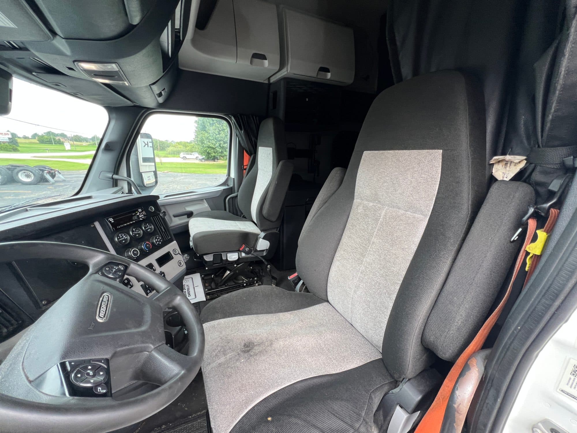 2020 Freightliner Cascadia 126