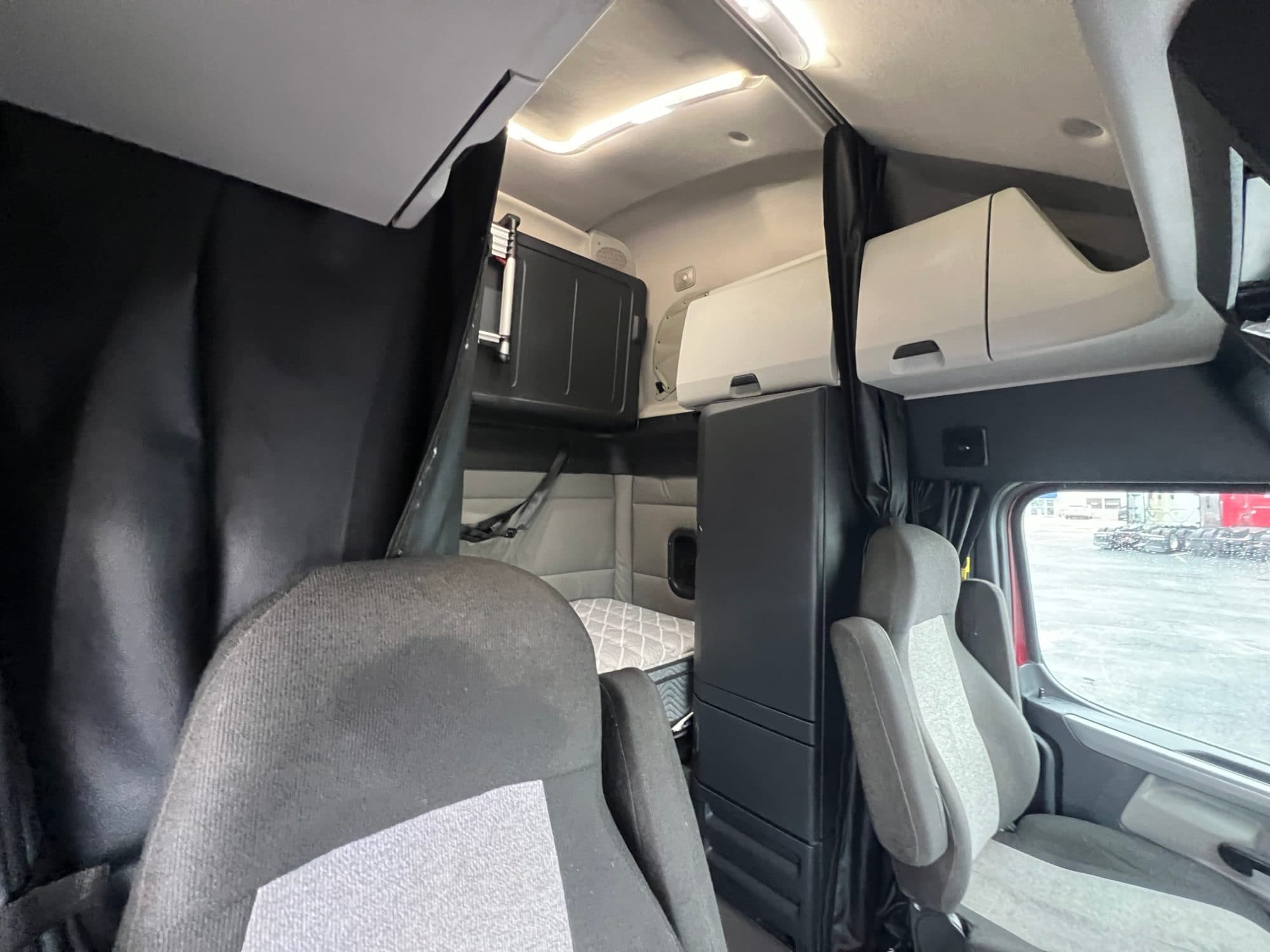 2021 Freightliner Cascadia 126