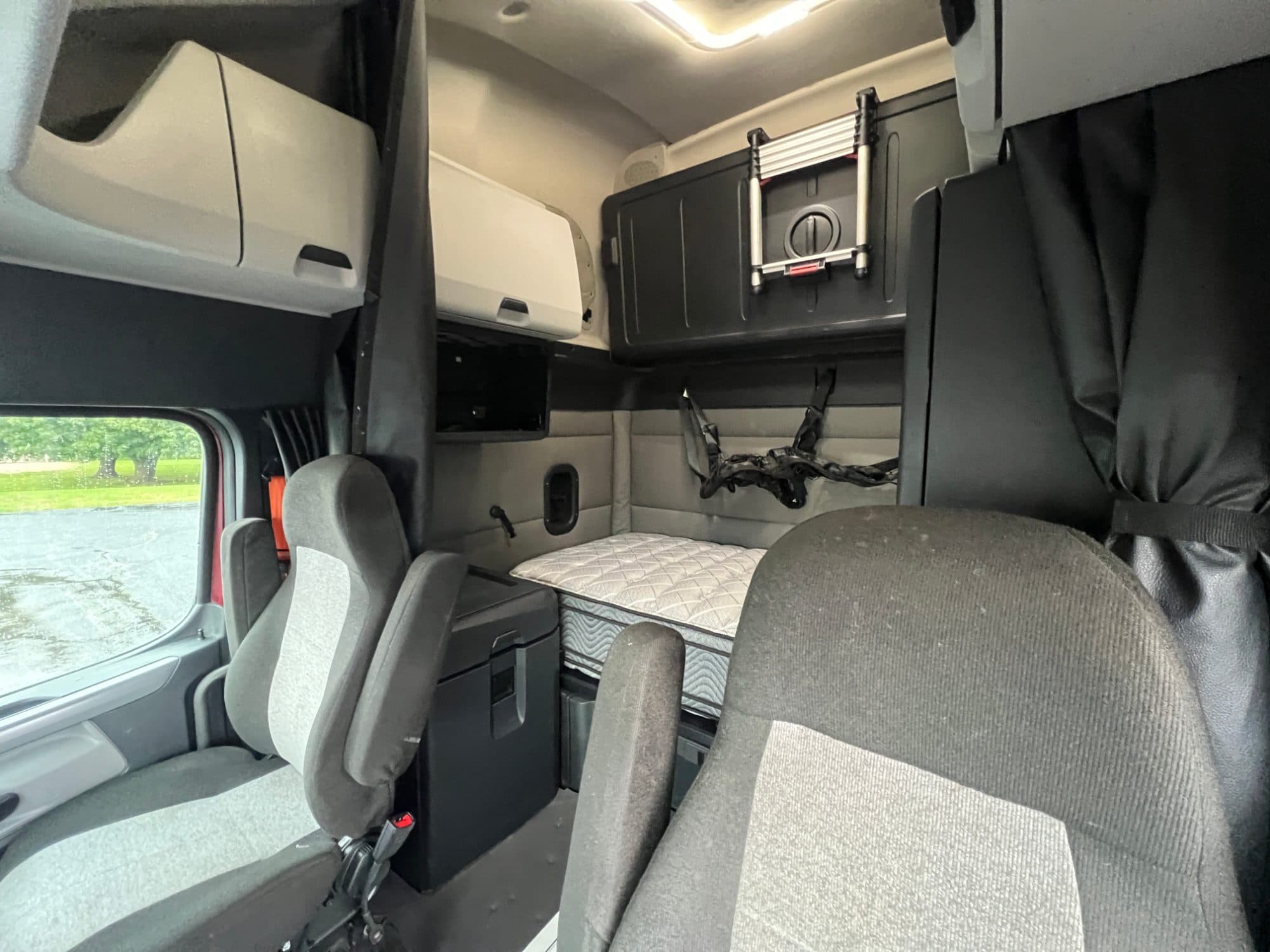 2021 Freightliner Cascadia 126