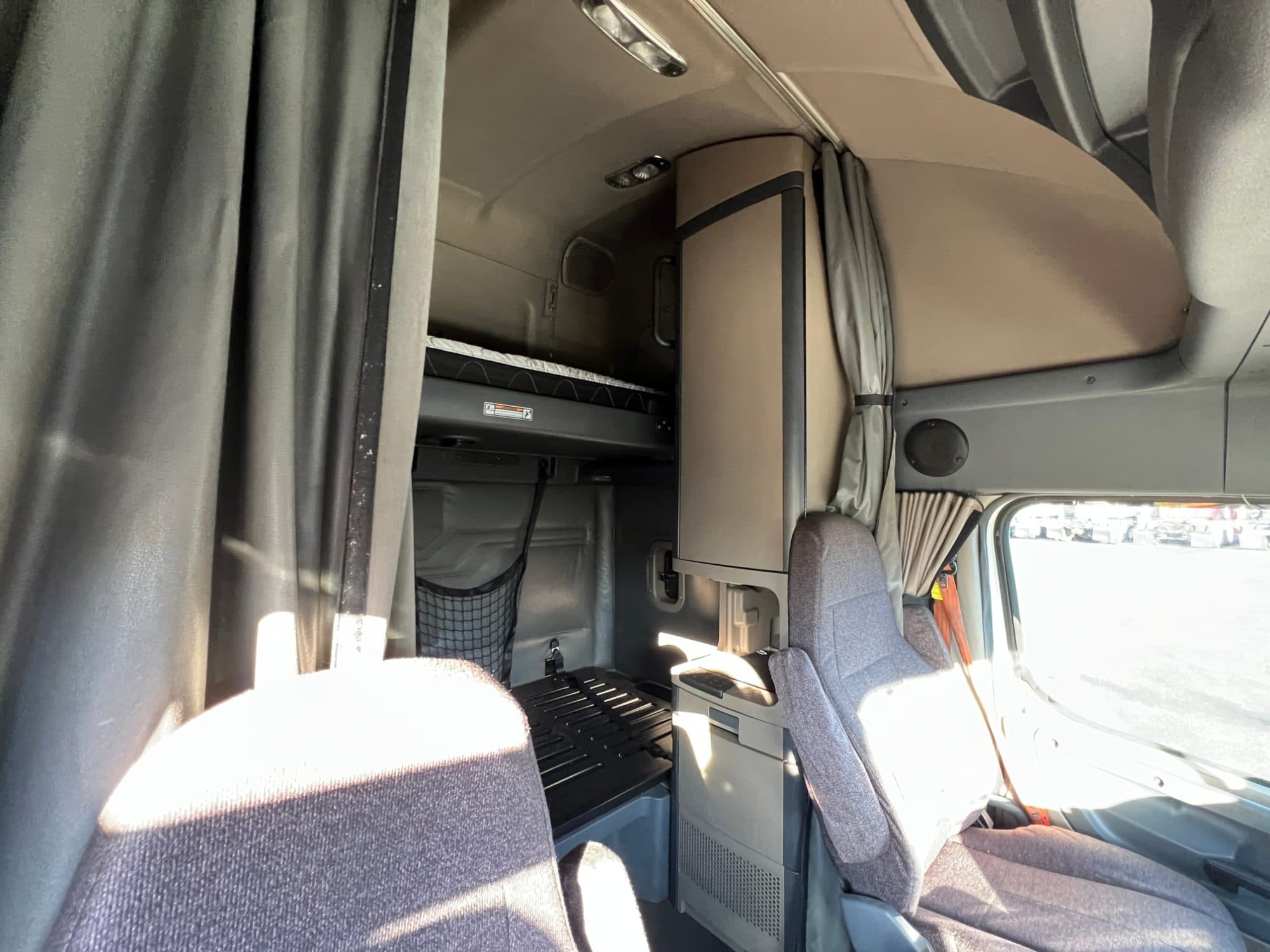 2017 Freightliner Cascadia 125
